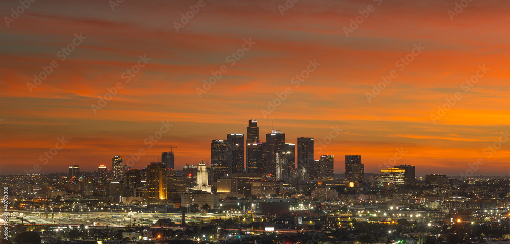 Fototapeta premium Los Angeles Downtown at dusk