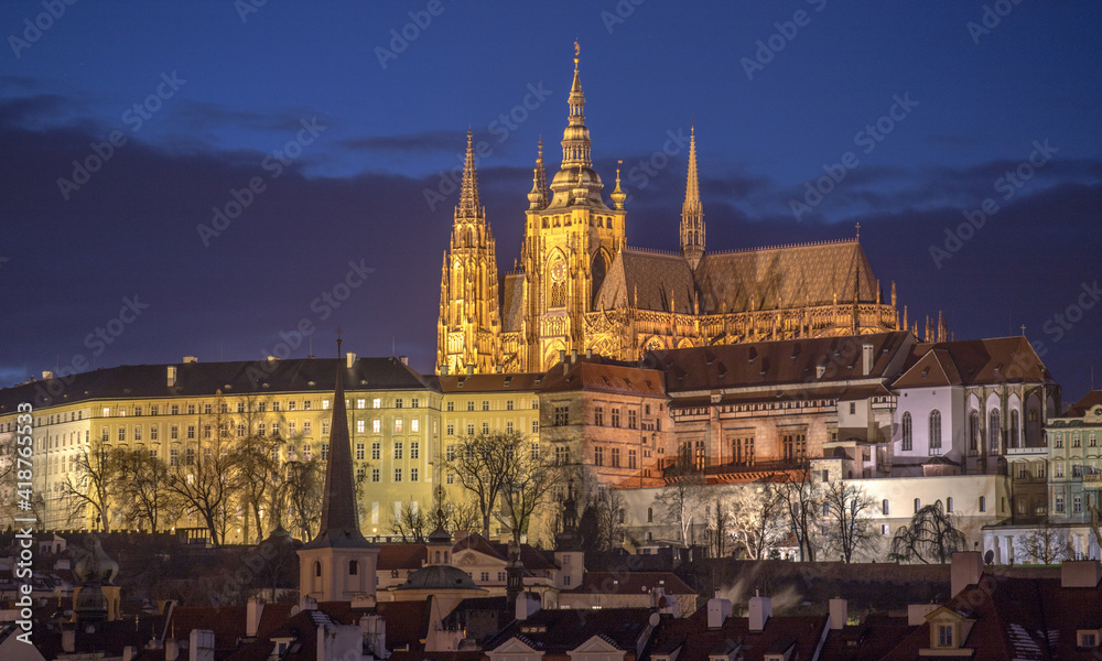 Fototapeta premium Prague Castle in the evening