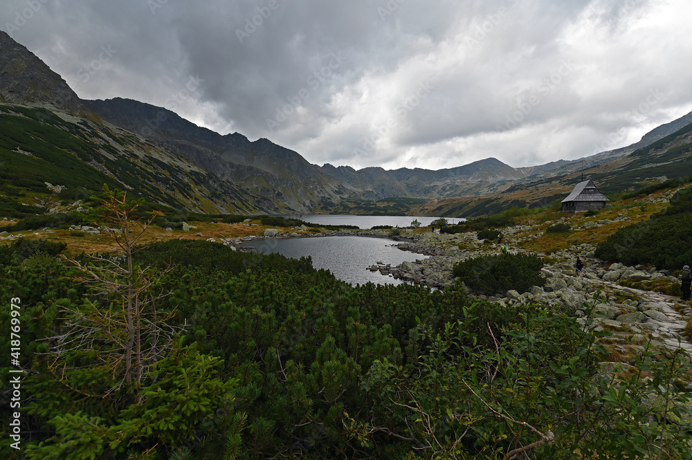 Piękny widok w dolinie pięciu stawów, Tatry w Polsce Piękny widok w dolinie pięciu stawów, Tatry w Polsce