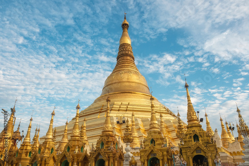 Fototapeta Shwedagon Pagoda, the most sacred Buddhist pagoda and religious site in Yangon, Myanmar (Burma)