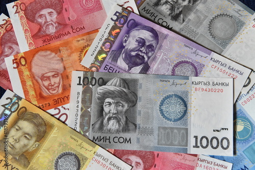 dinero actual de kirguistan