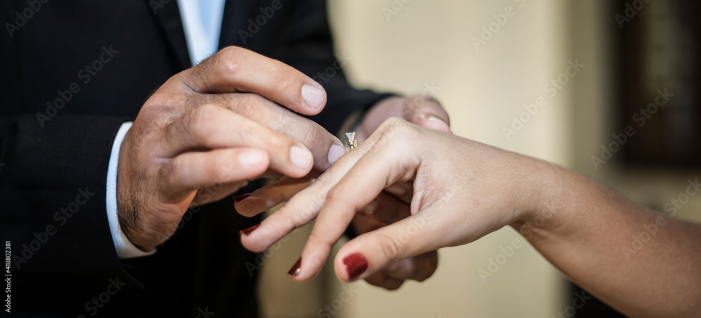 wedding ring hand2
