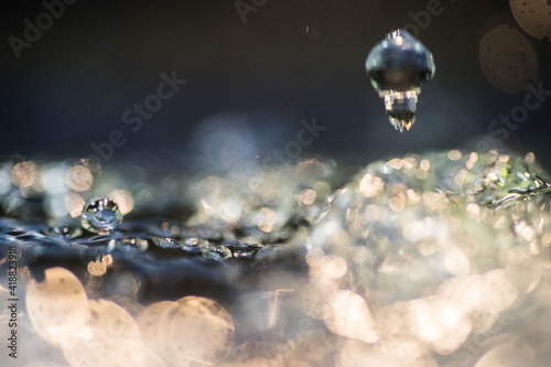 水面の水の踊り