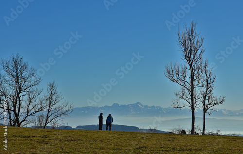 Fernblick vom Höchsten in Oberschwaben bis zu den Schweizer Alpen mit Säntis und Altmann © JRG