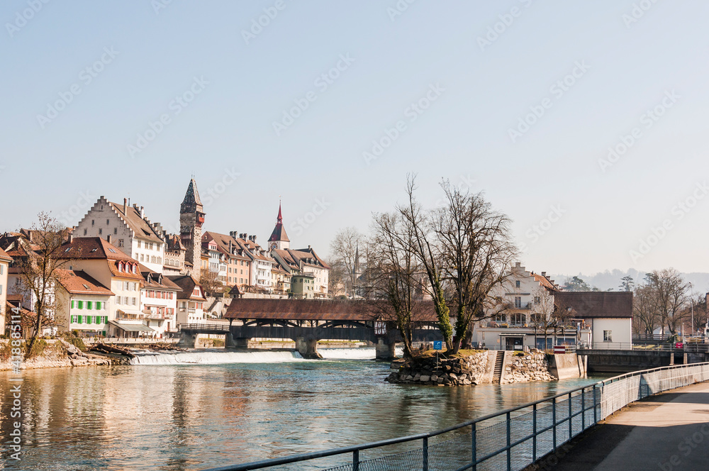 Fototapeta premium Bremgarten, Altstadt, Reuss, Reussbrücke, Muri-Amthof, Holzbrücke, Altstadthäuser, Spittelturm, Reusskraftwerk, Fluss, Aargau, Frühling, Schweiz