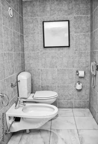 Obraz na płótnie Toilet room with white sink and bidet w salonie