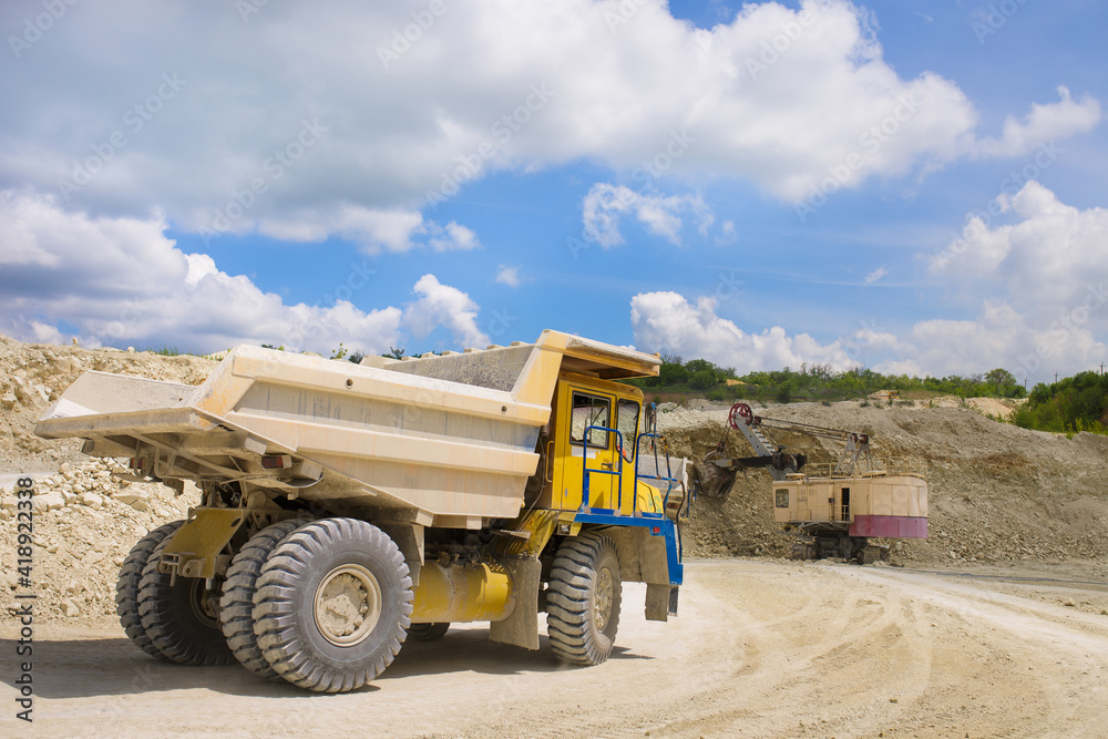 Obraz premium A large quarry dump truck loaded with rock.