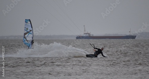 Canvas Print kite surfing on the beach