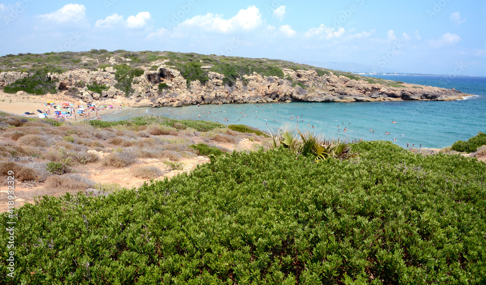 Calamosche beach is located between the archaeological remains of Eloro and the wildlife oasis of Vendicari. In 2005 it was awarded by the Blue Guide of Legambiente with the title of 