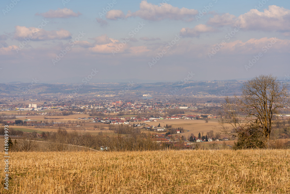 Eferdinger Becken im Frühjahr mit Wolken Eferdinger Becken im Frühjahr mit Wolken