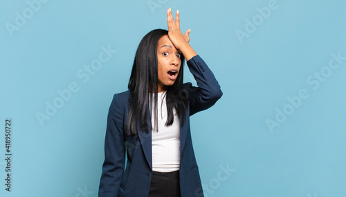Fotografie young black woman raising palm to forehead thinking oops, after making a stupid mistake or remembering, feeling dumb