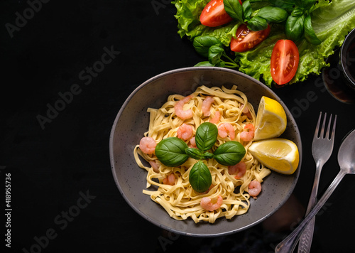 Pasta with shrimps, basil and tomatoes
