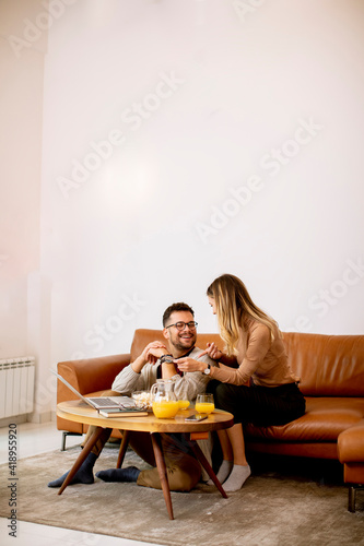 Young woman and young man u...