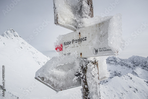 Obraz na płótnie Zawrat - Tatry w salonie