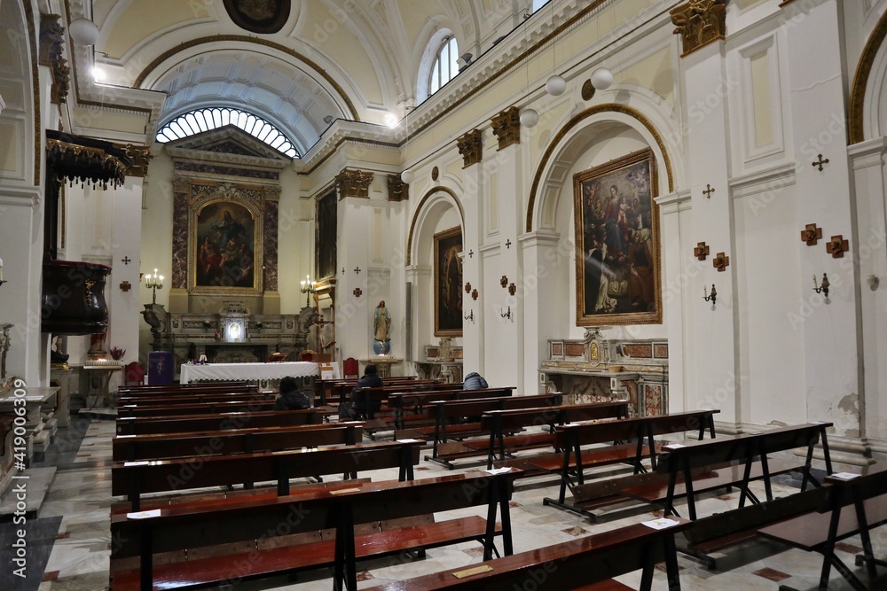 Napoli – Interno della Chiesa San Giovanni in Corte