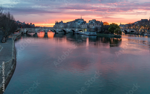 The oldest bridge ( Pont Neuf ) across Seine River and historic buildings of Paris at sunset