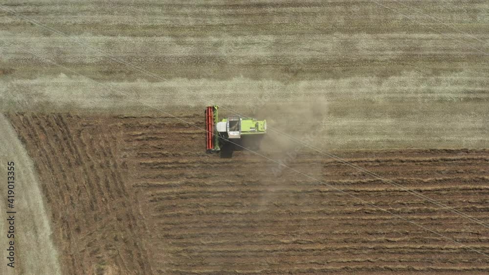 Moisson du trèfle à Molamboz dans le Jura en Franche Comte