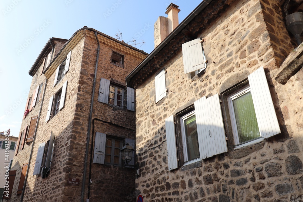 Immeuble typique de l'ardèche vu de l'extérieur, ville de Annonay, département de l'Ardèche, France