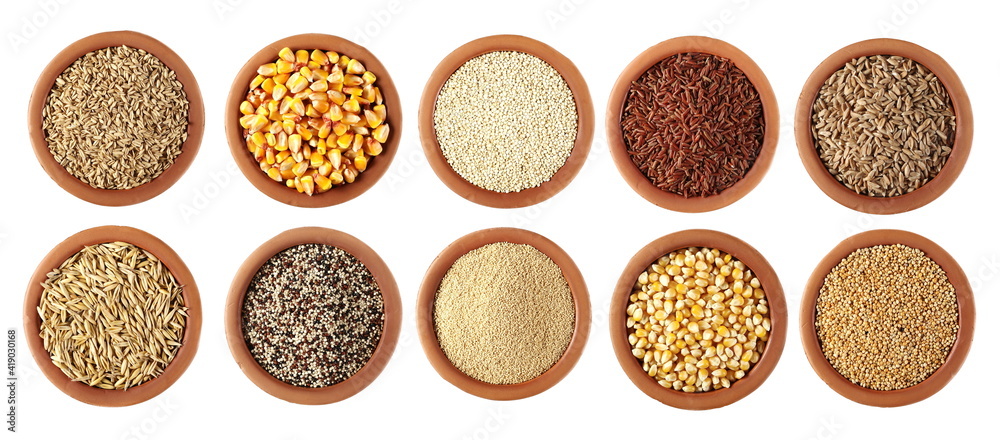 Set cereals, oats grain peel, corn grains, quinoa seeds, red wild rice, spelt, unpeeled oat, tri-color quinoa seeds, amaranth, corn for popcorn, millet in clay pot, isolated on white background Set cereals, oats grain peel, corn grains, quinoa seeds, red wild rice, spelt, unpeeled oat, tri-color quinoa seeds, amaranth, corn for popcorn, millet in clay pot, isolated on white background