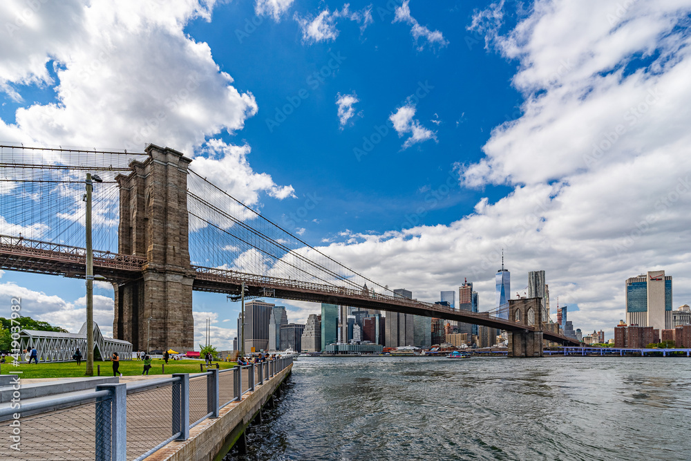 Naklejka premium Wide angle view Brooklyn Bridge with lower Manhattan skyline, One World Trade Center Empire Fulton Ferry Park