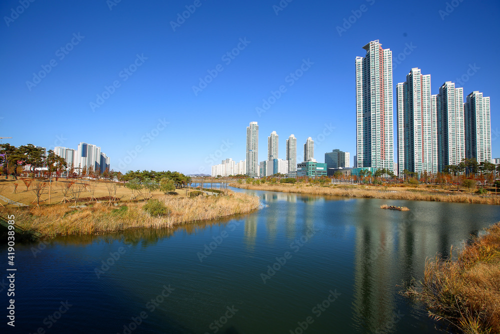 한국 인천에 있는 아파트가 보이는 풍경 View of apartments in Incheon, Korea