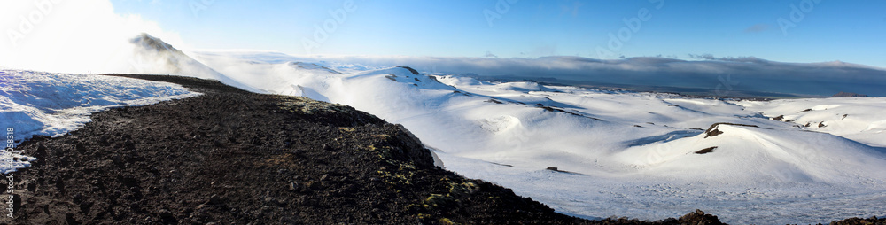 Obraz premium Panorama of snowy landscape at Fimmvoerduhals hiking trail in the early morning