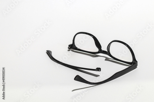 The glasses are damaged, the parts are separated.