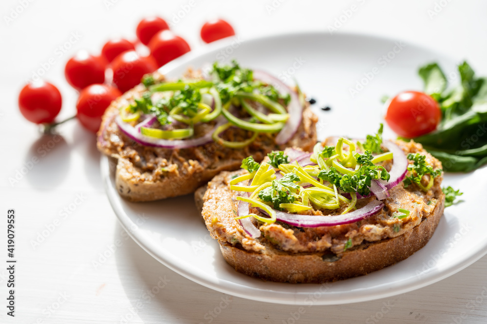 red onion leek dip open sandwich bread spread lunch, party food, finger food 