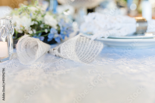 Gedeckter Tisch für eine Hochzeit und Muttertag Festival 
