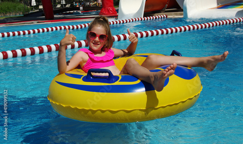Little girl with inflatable ring © Alekss