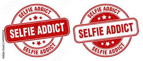 selfie addict stamp. selfie addict label. round grunge sign