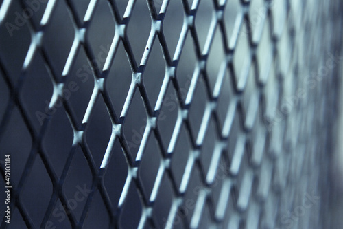 Grating with defocused rhombus shaped background