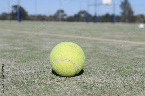 tennis ball on the court © Nen