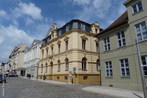 Schloßstraße mit Staatskanzlei bzw. Kollegiengebäude in Schwerin