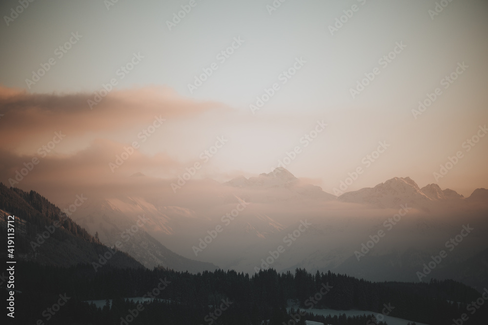 Allgäuer Alpen während dem Sonnenuntergang

