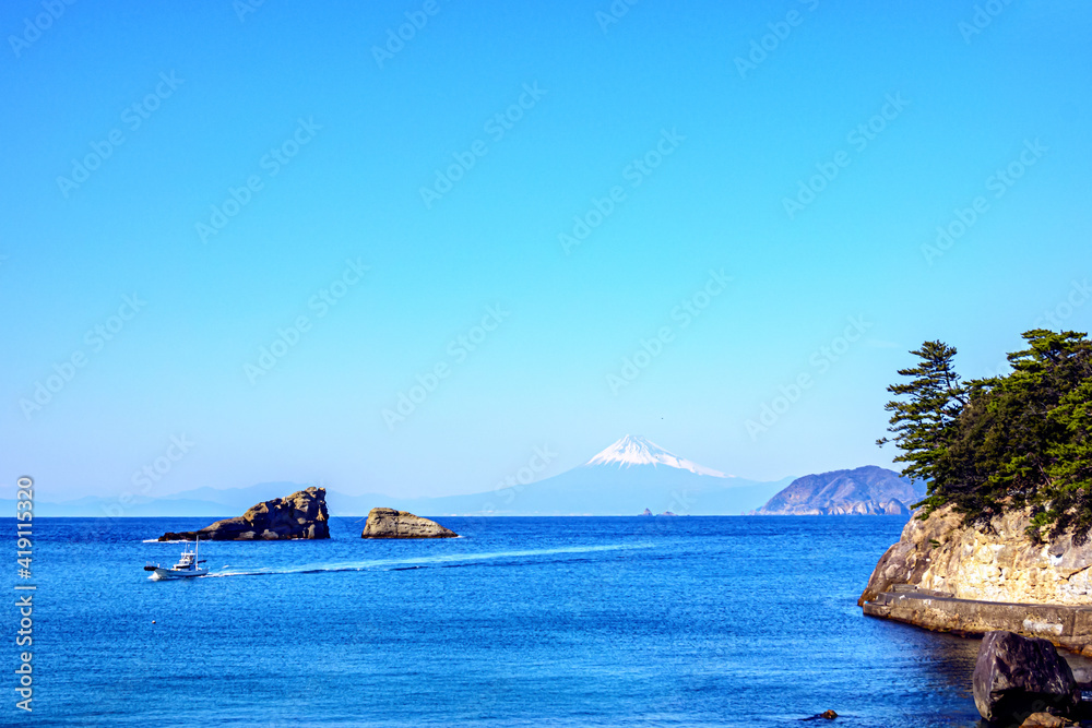 Fototapeta premium 【静岡県】雲見海岸から見る富士山 