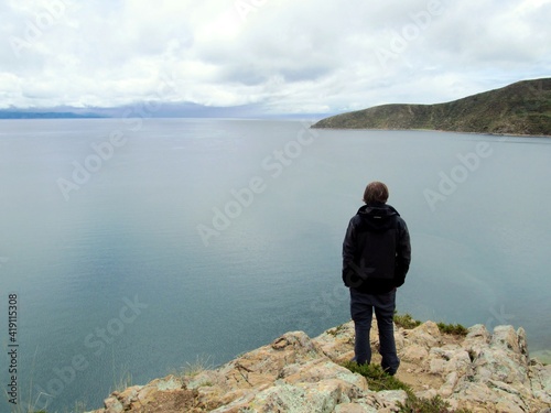 Person an der Küste vom Titikacasee photo