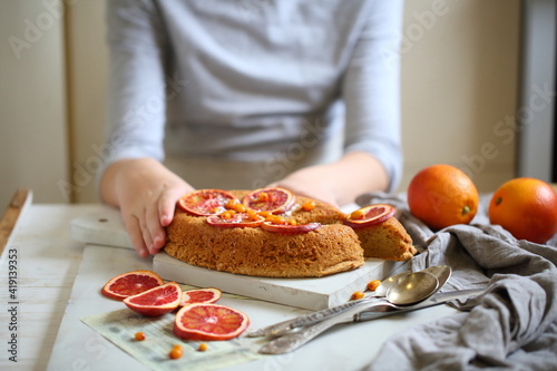 person slicing a cake © d