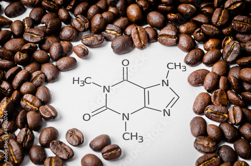 Fotografie Structural chemical formula of caffeine molecule with roasted coffee beans