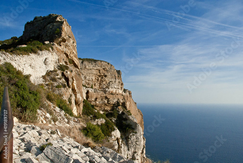 Falaise surplombant la mer à Cassis