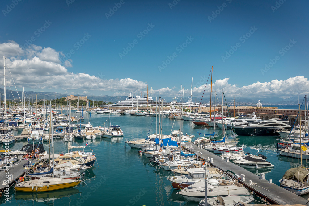 Port w Cannes, Francja - obrazy, fototapety, plakaty 