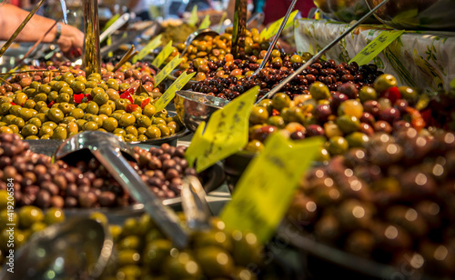 Ogromny wybory® oliwek w różnych gatunkach, kolorach i rozmiarach