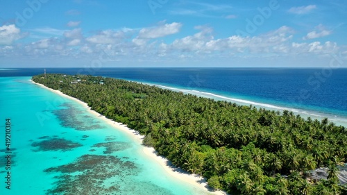 Fototapeta Naklejka Na Ścianę i Meble -  Bird's eye view of tropical islands in the ocean. View of the islands from a drone. Maldives, Thinadhoo (Vaavu Atoll), Dhigurah