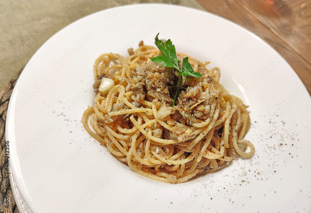 spaghetti with fresh anchovies italian food spaghetti with fresh anchovies italian food