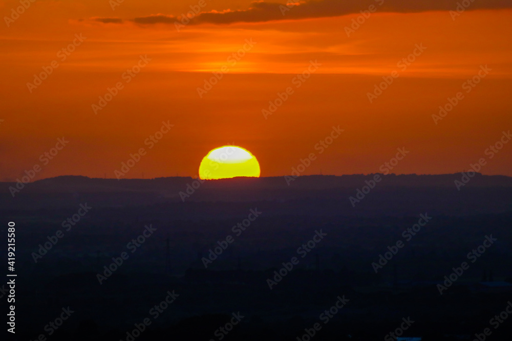 Obraz premium moon, night, sky, dark, full, space, lunar, black, planet, astronomy, blue, full moon, eclipse, moonlight, nature, bright, evening, light, luna, crater sunset, moon, moons, sunsets, countryside, cloud