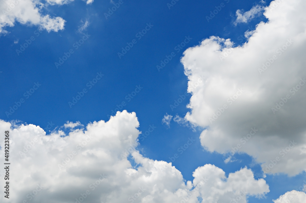 Obraz premium blue sky and white clouds background