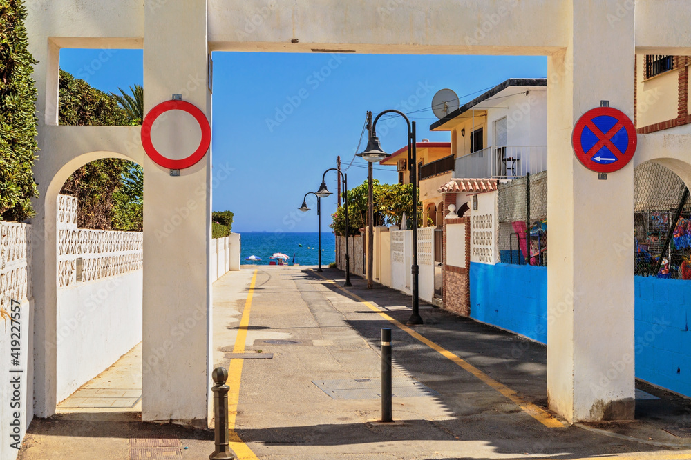 Fototapeta premium street to sea