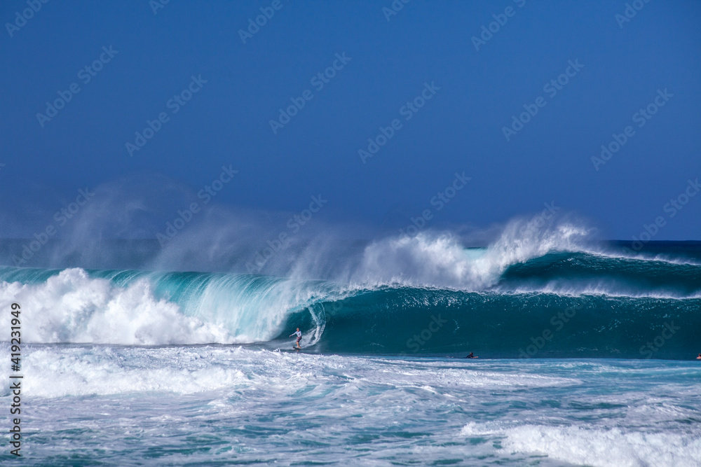 USA, Hawaii, Oahu, North Shore and breaking waves