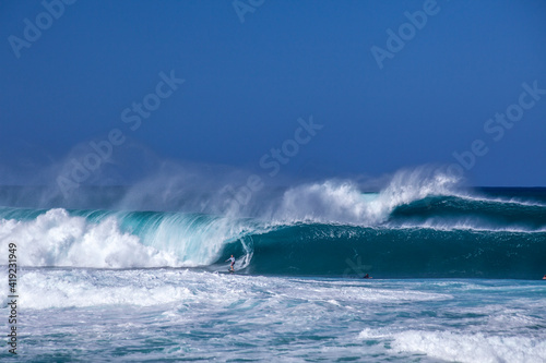 USA, Hawaii, Oahu, North Shore and breaking waves