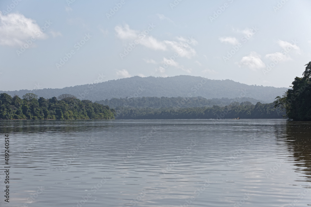 Panorama vu sur le fleuve Maroni en Guyane française Panorama vu sur le fleuve Maroni en Guyane française